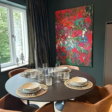 La By Raphael 아파트